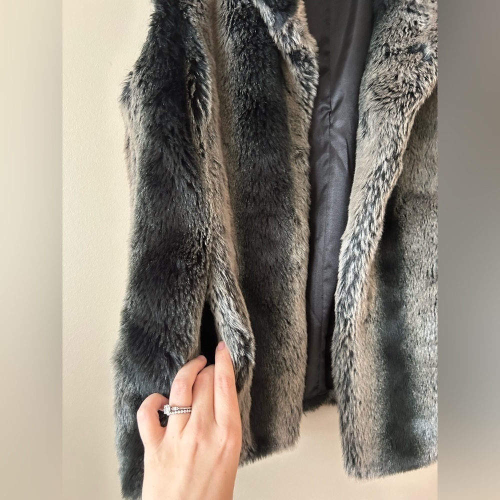Kristen Blake Faux Fur Brown and Tan Vest Women’s size Small - Picture 3 of 11